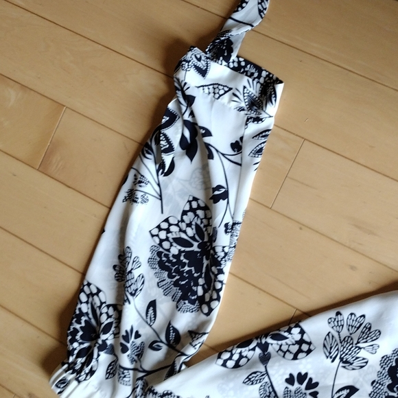 Banana Republic off the shoulder blouse - Picture 2 of 9